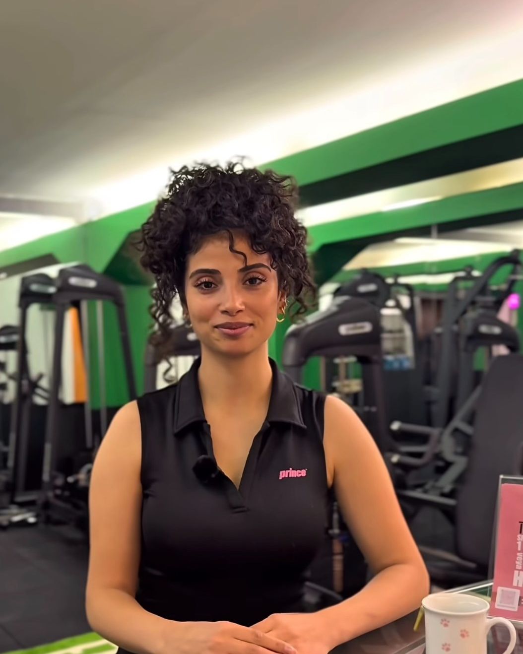 TechnoFit eğitmeni salonda